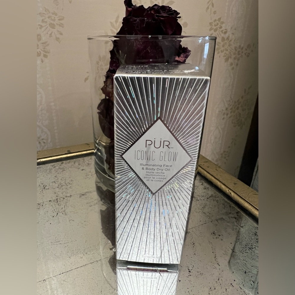 Our Iconic Glow Illuminating Face & Body Dry Oil